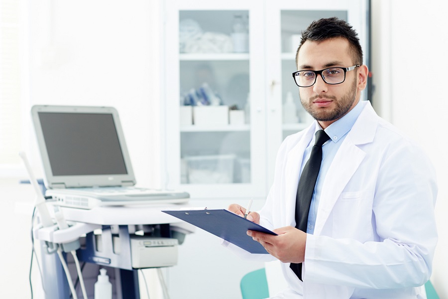 چگونه دستیار پزشک شویم؟