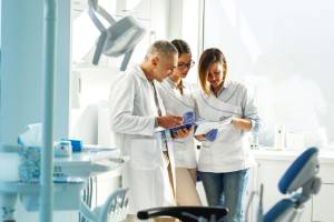 چگونه دستیار دندانپزشک شویم؟