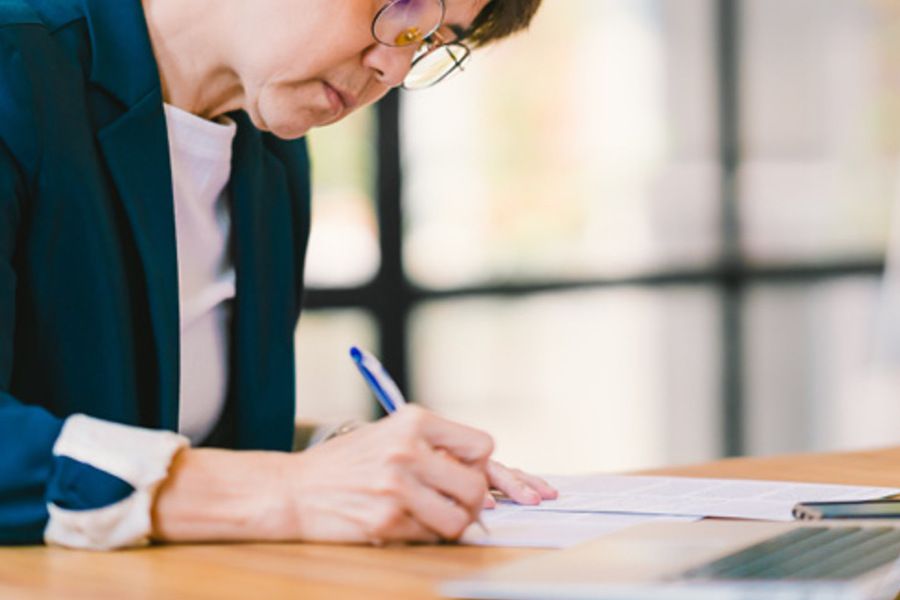 تحلیل و ارزیابی نظرات در شغل مدیر روابط عمومی