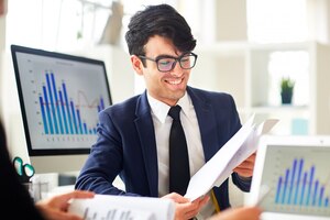 آمادگی برای مصاحبه حسابداری: سؤالات رایج و نحوه پاسخ‌دهی به آن‌ها