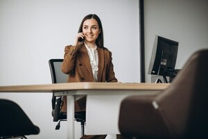 بازار کار، میزان حقوق و مزایای شغل منشی در سال 1404