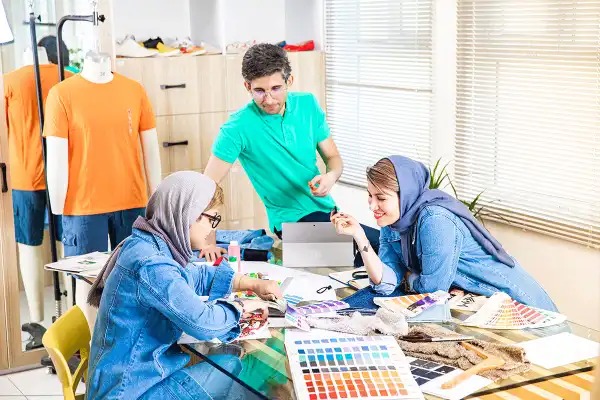 لیست جدیدترین آگهی های استخدام آواکتان قشم (جین وست، بانی مد، بالکافه و…) (تیر 1404)